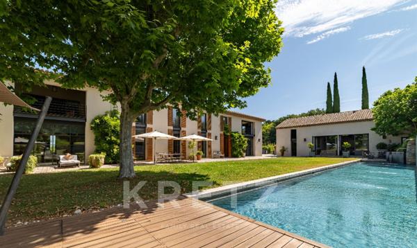 PROPRIÉTÉ D'EXCEPTION DE 1 000 M2 AU COEUR DE 3 HECTARES DE VIGNES & D'OLIVIERS CENTENAIRES