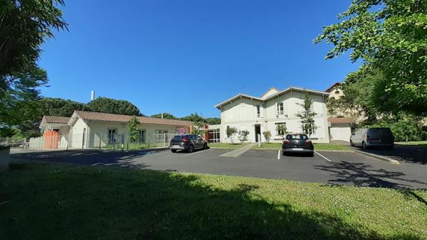 Ensemble immoblier de 630 m2 au coeur de Léognan