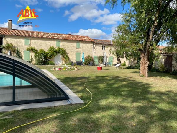 Maison  7 pièce(s)  4 chambre(s)  211.73 m²