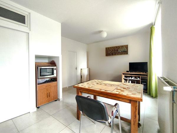Maison T3 avec jardin, garage et dépendances à Chadron