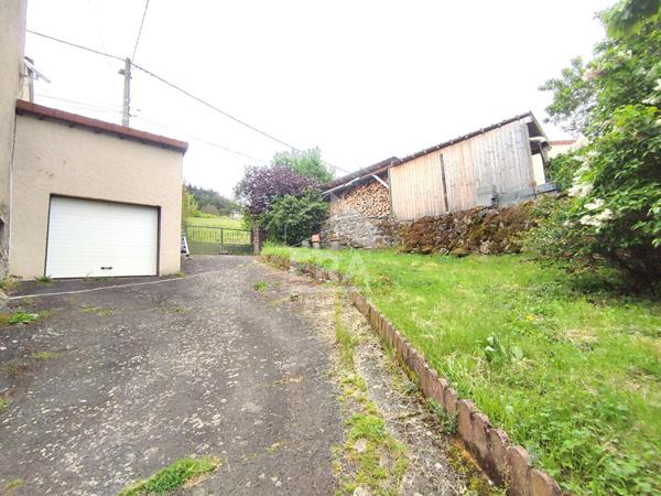 Maison T3 avec jardin, garage et dépendances à Chadron