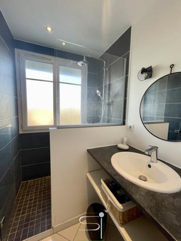 Appartement
                                                                                                                                                                                                                                                                                                                        3 pièce(s)                                                                                                                                                                                                          2 chambre(s)                                                                                                                                                                                                          73  m²