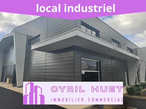 GRIMAUD -LOCAL D'ACTIVITE  470 m², ENTREPOT ET BUREAUX