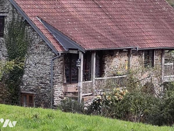 EXCLUSIVITE  - MAISON ATHYPIQUE AVEC CACHET  et TERRAIN