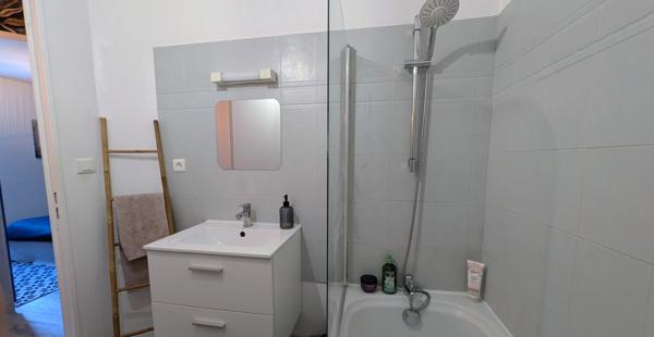 Quimper (29000) Magnifique T2 cosy avec place de stationnement privative et balcon.