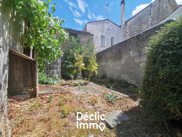 Vente grange Saint pierre le vieux, 142m² 290m² 1 pièce 70 000€