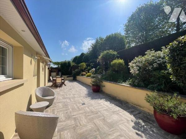 A FALAISE  "Chez des Notaires à Mes Côtés, état impeccable pour cette maison individuelle à ven...