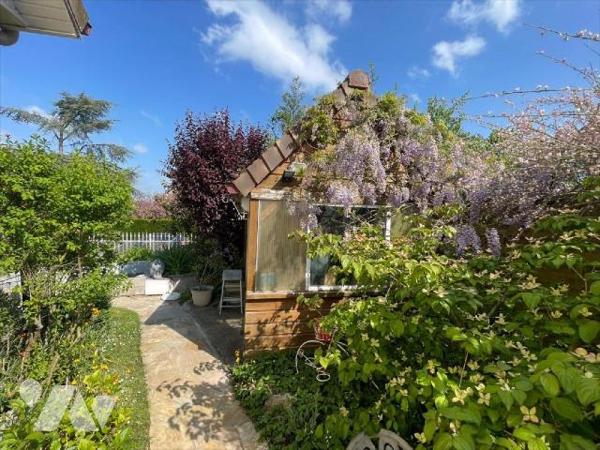 A FALAISE  "Chez des Notaires à Mes Côtés, état impeccable pour cette maison individuelle à ven...