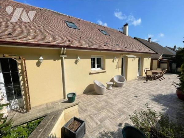 A FALAISE  "Chez des Notaires à Mes Côtés, état impeccable pour cette maison individuelle à ven...