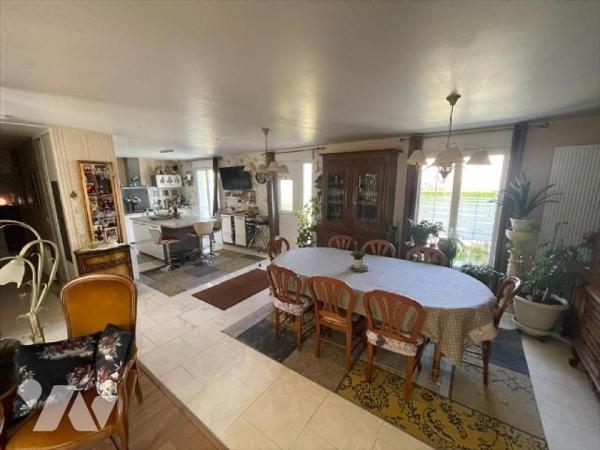 A FALAISE  "Chez des Notaires à Mes Côtés, état impeccable pour cette maison individuelle à ven...