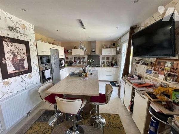 A FALAISE  "Chez des Notaires à Mes Côtés, état impeccable pour cette maison individuelle à ven...