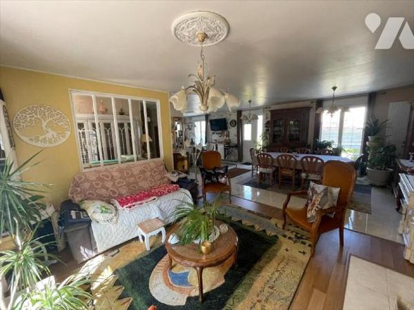 A FALAISE  "Chez des Notaires à Mes Côtés, état impeccable pour cette maison individuelle à ven...