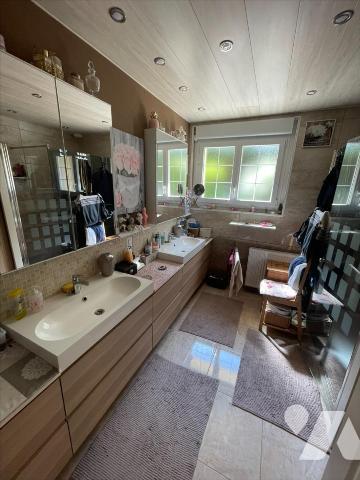 A FALAISE  "Chez des Notaires à Mes Côtés, état impeccable pour cette maison individuelle à ven...