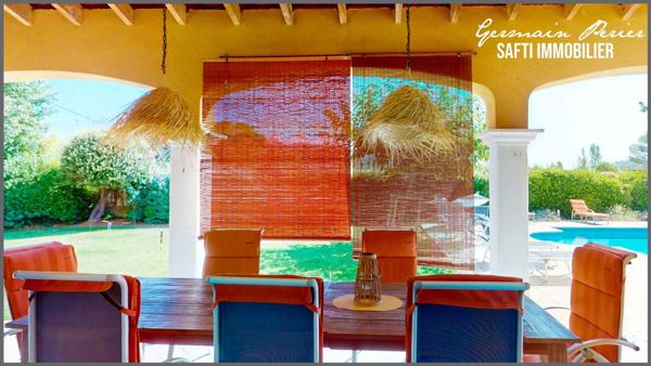 Villa d'environ 145 m2 - 4 chambres dont une suite parentale avec salle d'eau de plain-pied - piscine - forage - terrain plat, clôturé et sans vis-à-vis de 1672 m2