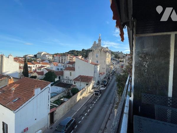 MARSEILLE 7éme,  T2 67m²+ terrasse 11m² et garage vue  NOTRE DAME DE LA GARDE et mer.