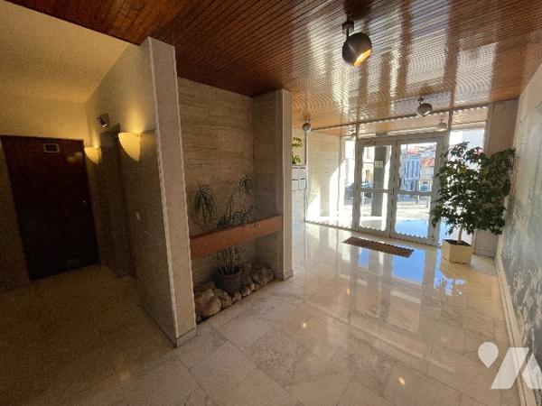 MARSEILLE 7éme,  T2 67m²+ terrasse 11m² et garage vue  NOTRE DAME DE LA GARDE et mer.