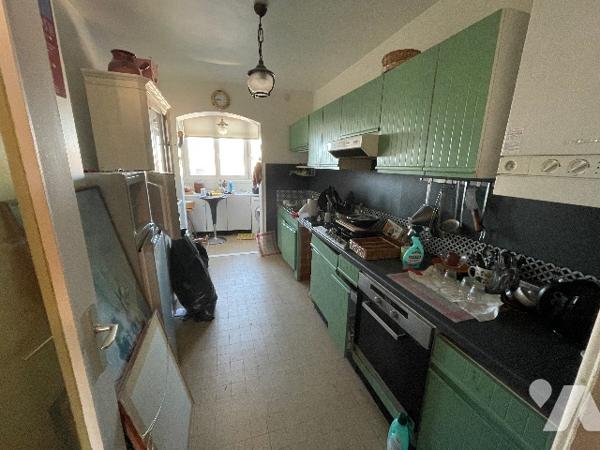 MARSEILLE 7éme,  T2 67m²+ terrasse 11m² et garage vue  NOTRE DAME DE LA GARDE et mer.