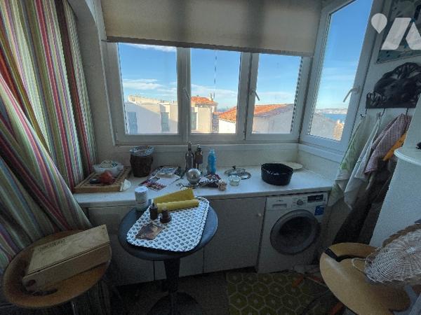 MARSEILLE 7éme,  T2 67m²+ terrasse 11m² et garage vue  NOTRE DAME DE LA GARDE et mer.