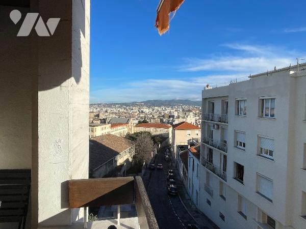 MARSEILLE 7éme,  T2 67m²+ terrasse 11m² et garage vue  NOTRE DAME DE LA GARDE et mer.