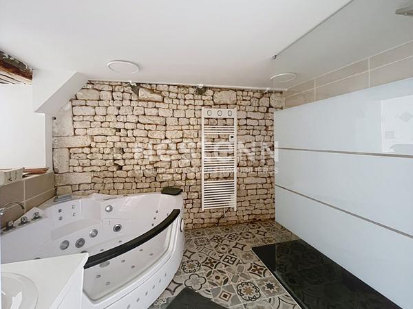 LUCON - MAISON DE VILLE