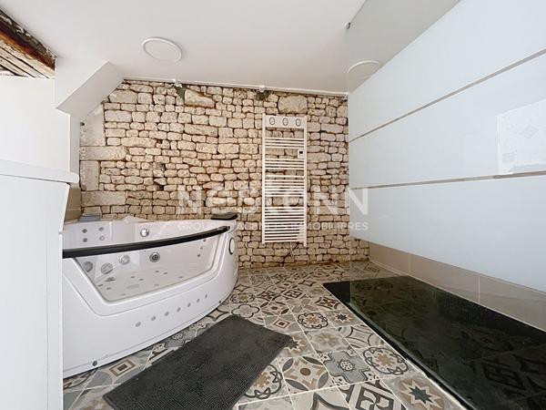 LUCON - MAISON DE VILLE