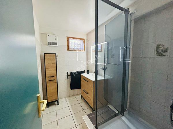 Maison de 182 m² composée de 2 appartements indépendants sur un terrain de 1057 m²