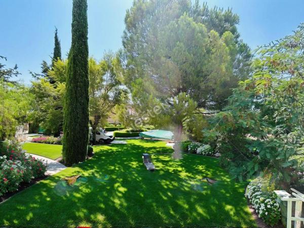 Maison de 182 m² composée de 2 appartements indépendants sur un terrain de 1057 m²