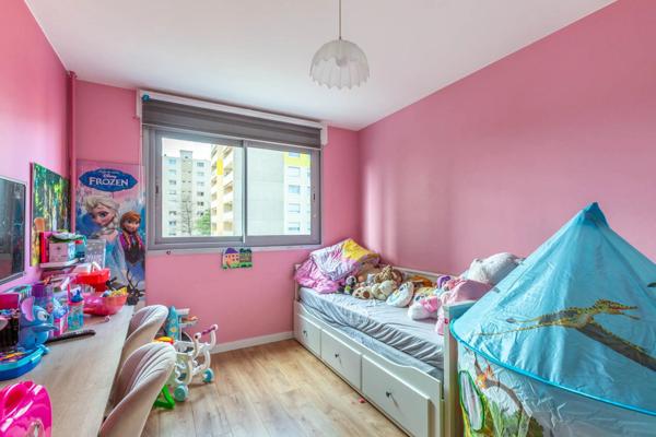 Appartement de 5 pièces de 107 m² à Bron