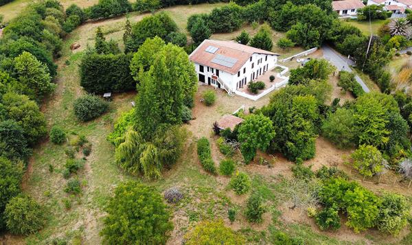 BIDART - Belle Maison de caractère avec son vaste terrain arboré, Bidart 64210
