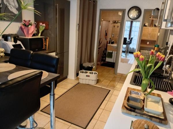 Charmante maison au fond d’une impasse, au bord du ruisseau sur 4290m2