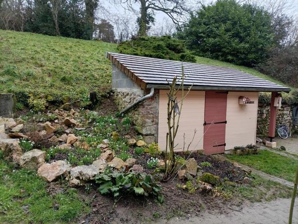 Charmante maison au fond d’une impasse, au bord du ruisseau sur 4290m2