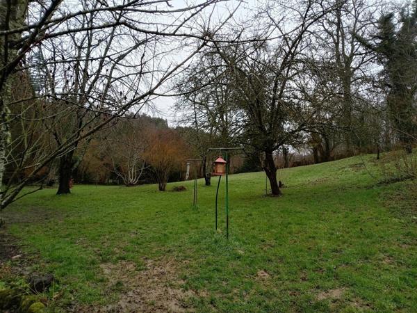 Charmante maison au fond d’une impasse, au bord du ruisseau sur 4290m2