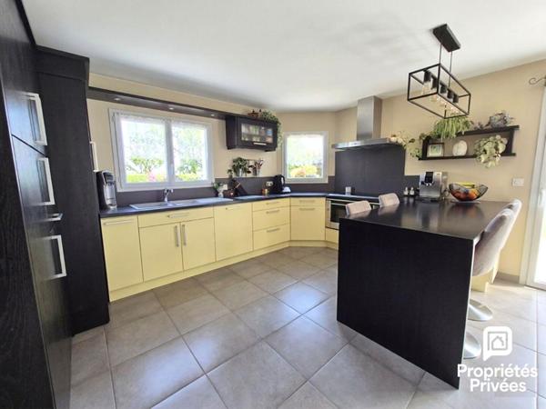 Maison 150m2 - 4 chambres - Sous-sol complet - Piscine