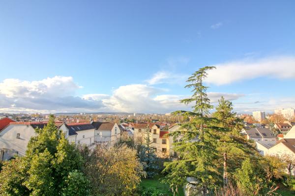 Terrain 950 m² façade 20 mètres