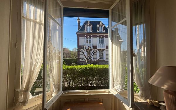 Appartement à vendre    4 pièces • 8 814 m2 Houlgate