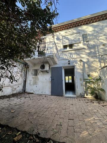 Maison avec extérieur, parking, proche centre-ville, au calme