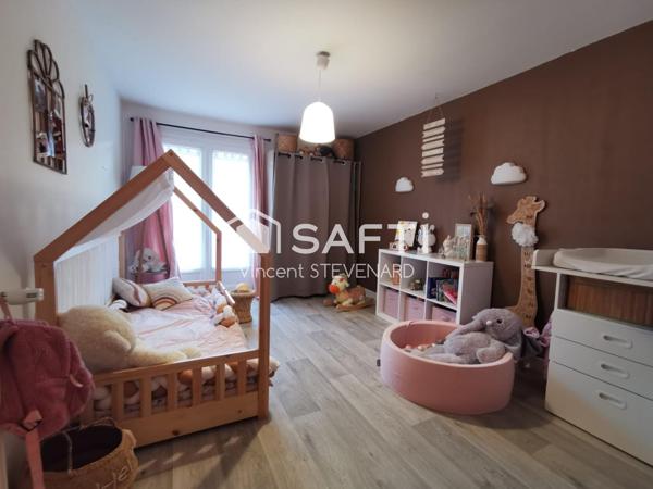 Maison de plain pied de 174m² en pierre rénovée avec beaucoup de style.