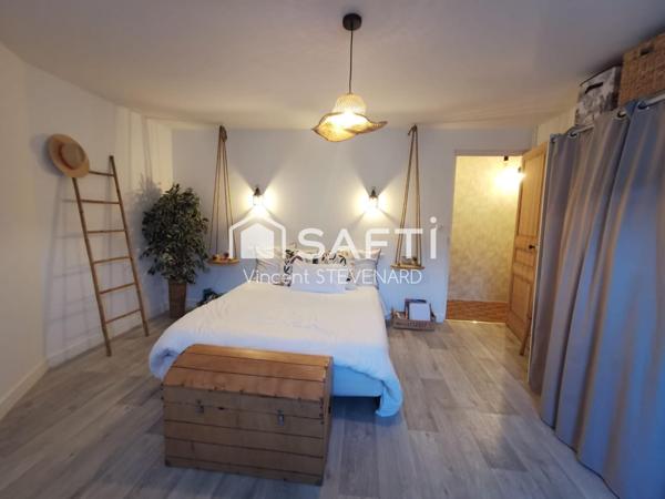 Maison de plain pied de 174m² en pierre rénovée avec beaucoup de style.