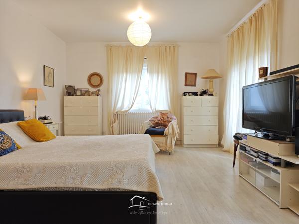 MAISON 5 CHAMBRES Lezay (79120)