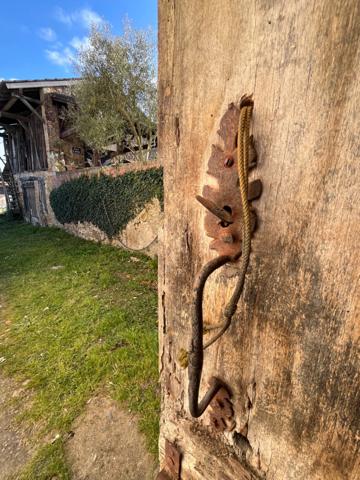 Marciac(32)proche:MAISON de 1720 en pierres, dans son jus, avec grange et jardin 680m2, au cœur d'un village patrimonial, ecole et commerces de proximité, pres de MARCIAC (32)assainissement collectif
