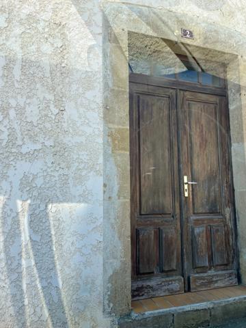 Marciac(32)proche:MAISON de 1720 en pierres, dans son jus, avec grange et jardin 680m2, au cœur d'un village patrimonial, ecole et commerces de proximité, pres de MARCIAC (32)assainissement collectif