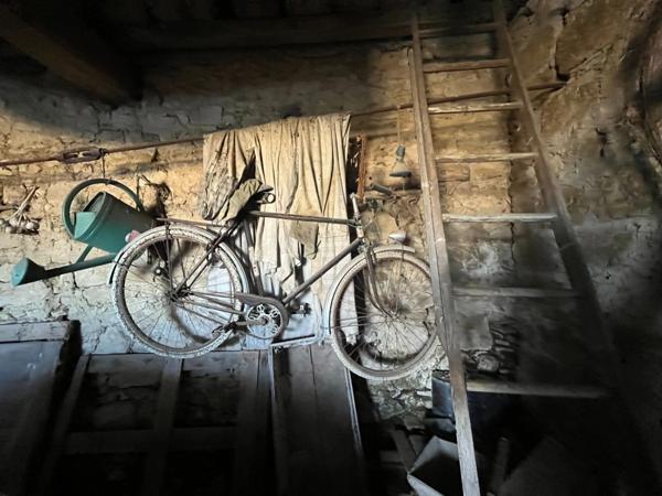 Marciac(32)proche:MAISON de 1720 en pierres, dans son jus, avec grange et jardin 680m2, au cœur d'un village patrimonial, ecole et commerces de proximité, pres de MARCIAC (32)assainissement collectif