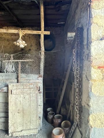 Marciac(32)proche:MAISON de 1720 en pierres, dans son jus, avec grange et jardin 680m2, au cœur d'un village patrimonial, ecole et commerces de proximité, pres de MARCIAC (32)assainissement collectif