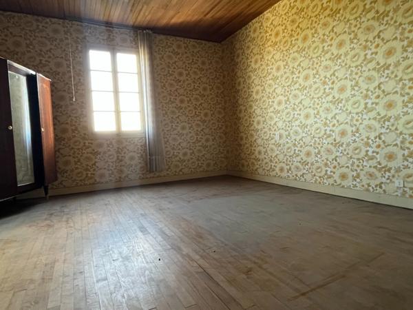 Marciac(32)proche:MAISON de 1720 en pierres, dans son jus, avec grange et jardin 680m2, au cœur d'un village patrimonial, ecole et commerces de proximité, pres de MARCIAC (32)assainissement collectif