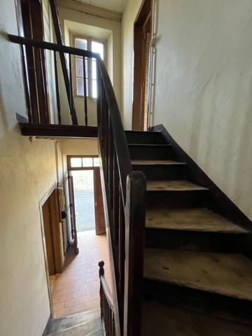 Marciac(32)proche:MAISON de 1720 en pierres, dans son jus, avec grange et jardin 680m2, au cœur d'un village patrimonial, ecole et commerces de proximité, pres de MARCIAC (32)assainissement collectif