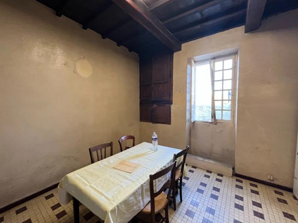 Marciac(32)proche:MAISON de 1720 en pierres, dans son jus, avec grange et jardin 680m2, au cœur d'un village patrimonial, ecole et commerces de proximité, pres de MARCIAC (32)assainissement collectif