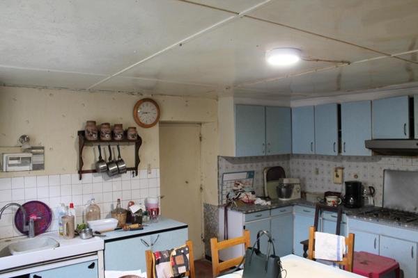 ancienne ferme habitable de suite ,avec garage , grange et jardin