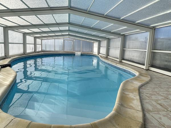 PAVILLON DE PLAIN PIED AVEC VUE DEGAGEE// SUPERBE TERRAIN arboré // PISCINE