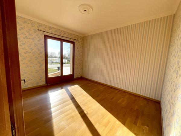 PAVILLON DE PLAIN PIED AVEC VUE DEGAGEE// SUPERBE TERRAIN arboré // PISCINE