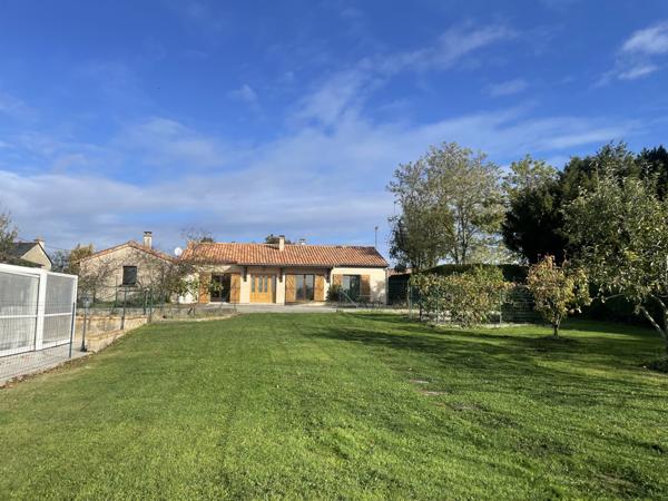 PAVILLON DE PLAIN PIED AVEC VUE DEGAGEE// SUPERBE TERRAIN arboré // PISCINE